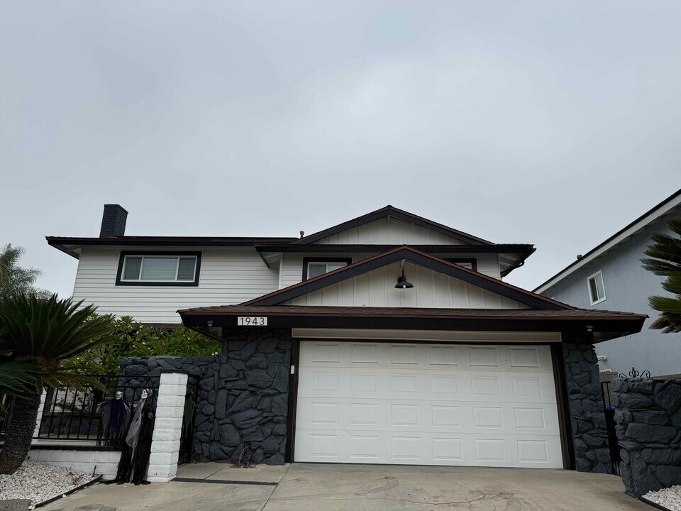 1943 Arriba Dr in Monterey Park, CA - Building Photo