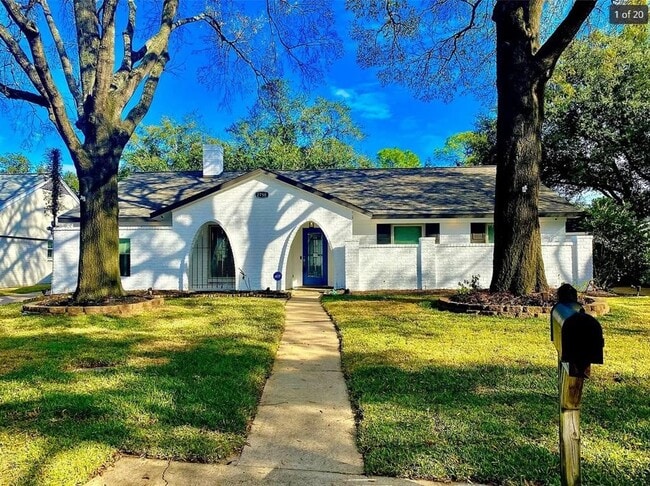 2750 Manila Ln in Houston, TX - Building Photo - Building Photo