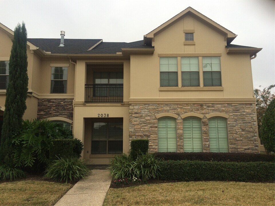 2038 Palm Forest Ln in Houston, TX - Foto de edificio