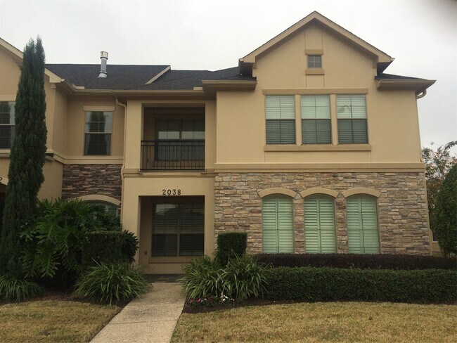 2038 Palm Forest Ln