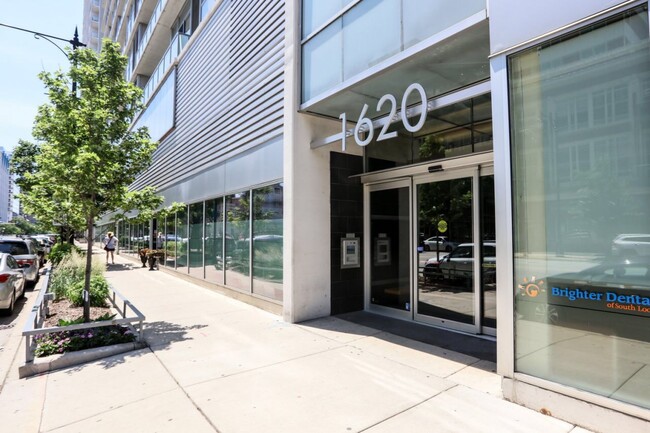 1620 S Michigan Ave, Unit 525 in Chicago, IL - Building Photo - Building Photo