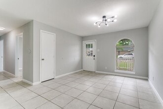 5101 Longhorn Trail in Garland, TX - Foto de edificio - Building Photo