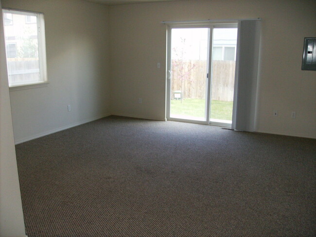 1709 W Fern Dr in Moses Lake, WA - Building Photo - Building Photo