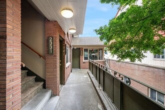 PD Parkdell Apartments in Seattle, WA - Building Photo - Building Photo