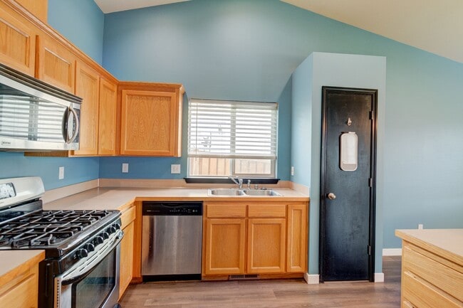 1669 NW Camellia Loop in Oak Harbor, WA - Building Photo - Building Photo