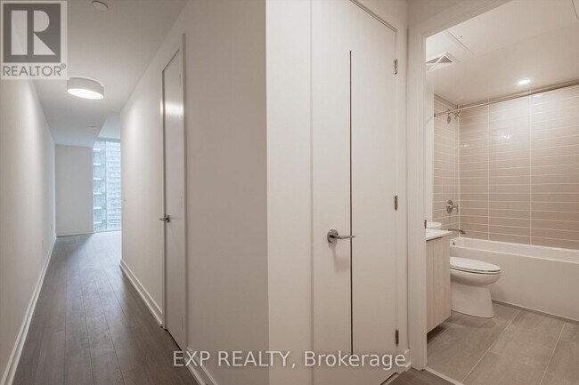 357 King St W in Toronto, ON - Building Photo - Building Photo