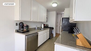 401 2nd Ave in New York, NY - Building Photo - Building Photo