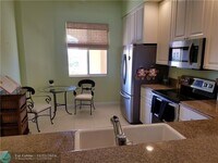 12 Harbour Isle Dr W in Fort Pierce, FL - Building Photo - Building Photo