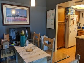 925 N College Ave, Unit D213 in Tempe, AZ - Building Photo - Building Photo