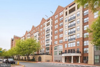 485 Harbor Side St in Woodbridge, VA - Foto de edificio - Building Photo