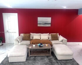 6731 SW 10th Ct in North Lauderdale, FL - Building Photo - Building Photo