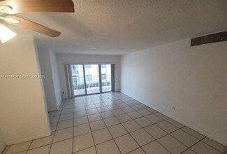 4330 NW 79th Ave in Doral, FL - Building Photo - Building Photo