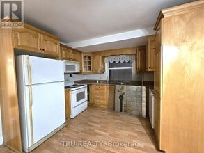 205 Lavergne St in Ottawa, ON - Building Photo - Building Photo