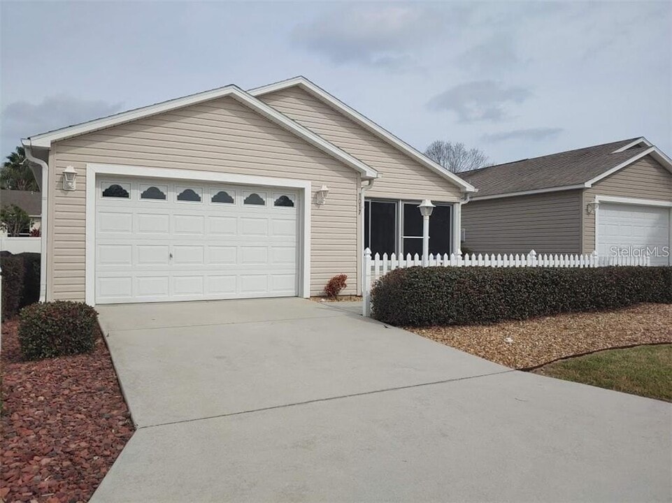1017 Jace Pl in the Villages, FL - Building Photo