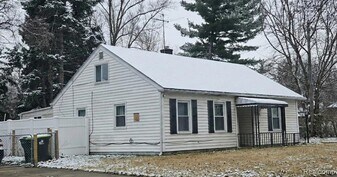 12851 Saratoga St in Oak Park, MI - Building Photo