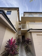 2100 Greenview Shores Blvd in Wellington, FL - Building Photo - Building Photo