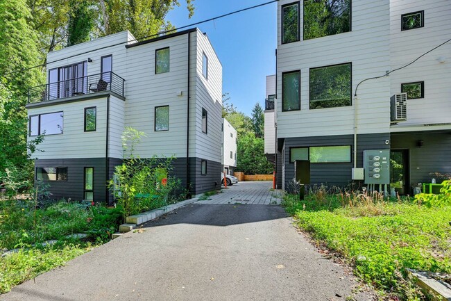 property at 9306 Sturtevant Ave S