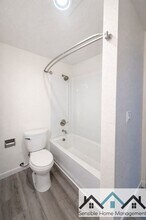 1018 76 St Ct E, Unit C in Tacoma, WA - Foto de edificio - Building Photo