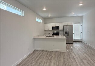 851 Reading RR Ln in Bentonville, AR - Building Photo - Building Photo