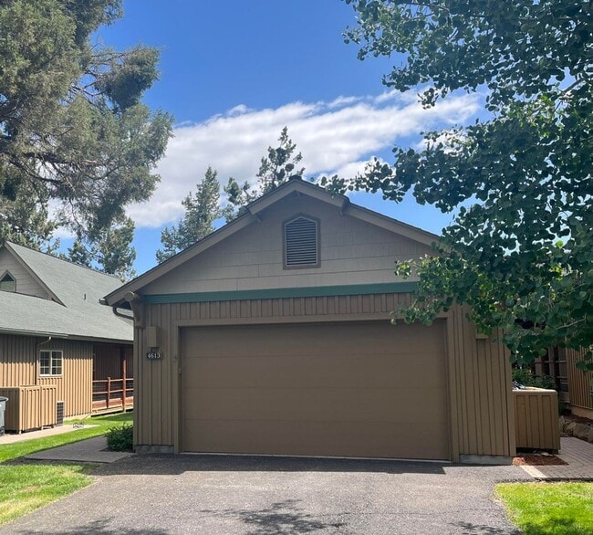 4613 Marsh Hawk Dr in Klamath Falls, OR - Building Photo - Building Photo