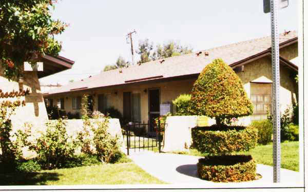 13901-13915 Frederick St in Moreno Valley, CA - Building Photo