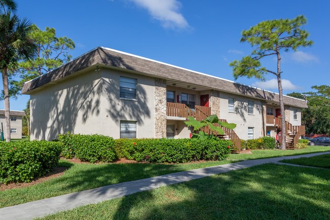 Country View Garden Homes in North Fort Myers, FL - Building Photo - Building Photo