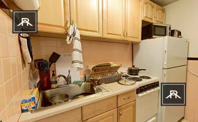 1066 Beacon St in Brookline, MA - Building Photo - Building Photo