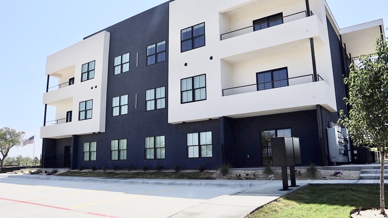 2 S Hunsley Hills Blvd, Unit 2 in Canyon, TX - Foto de edificio