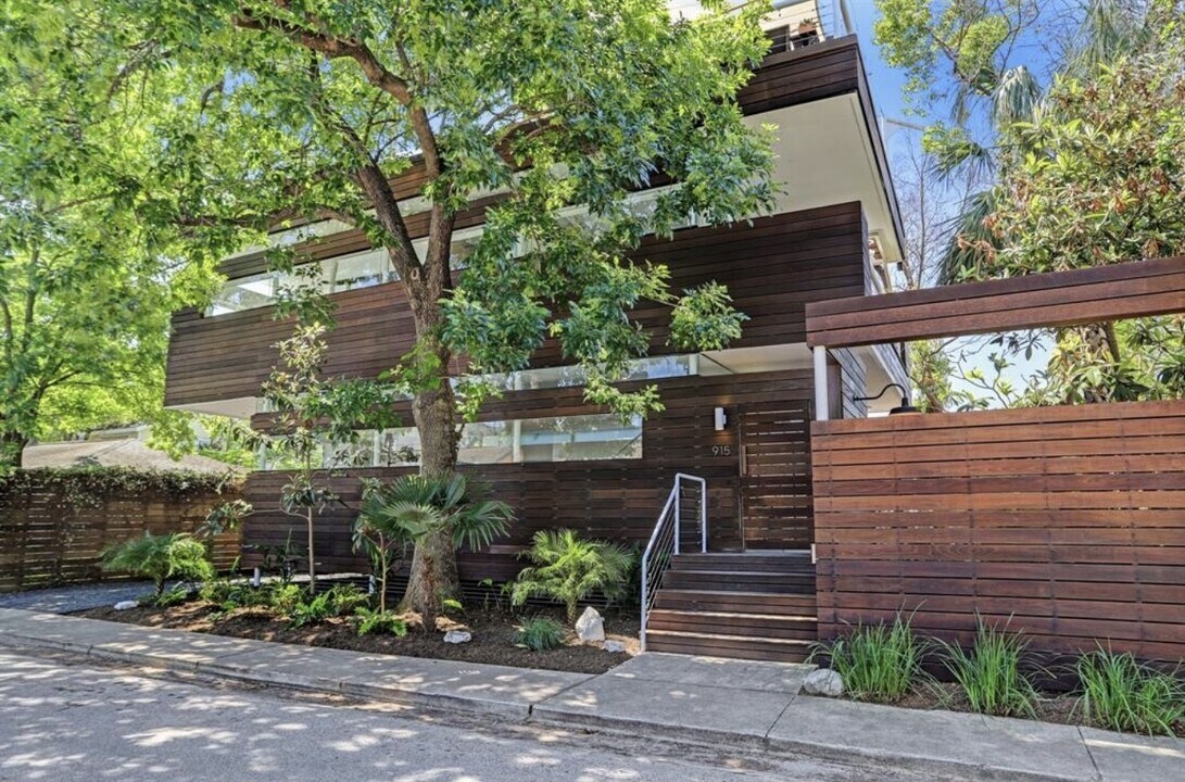915 Damon Ct in Houston, TX - Building Photo