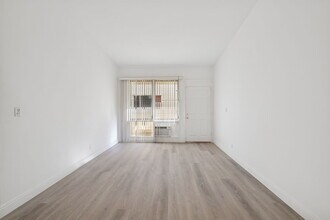 333 Rexford Dr in Beverly Hills, CA - Building Photo - Building Photo