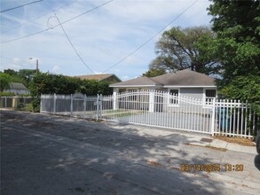 1387 NW 58th Terrace in Miami, FL - Building Photo - Building Photo