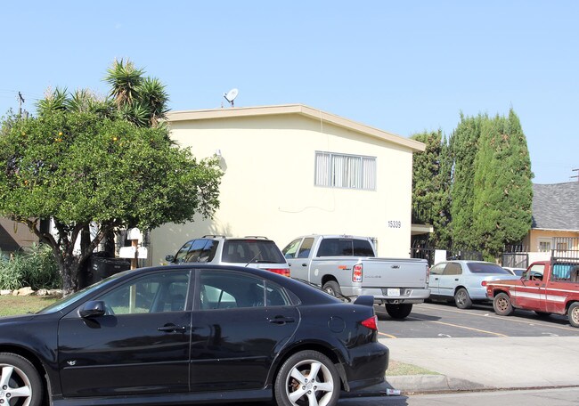 15339 California Ave in Paramount, CA - Foto de edificio - Building Photo