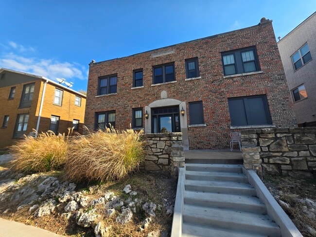 property at 1415 S Quincy Ave