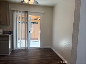 3523 W Del Monte Dr-Unit -3 in Anaheim, CA - Foto de edificio - Building Photo