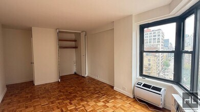 Fourth Avenue in New York, NY - Building Photo - Building Photo