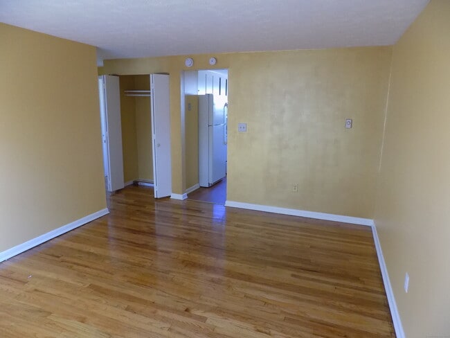 17 Mead St in New Britain, CT - Building Photo - Building Photo