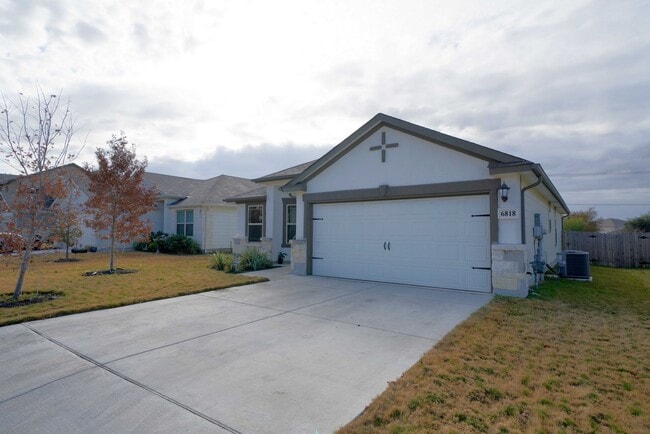 6818 Dashmoor Creek in San Antonio, TX - Building Photo - Building Photo