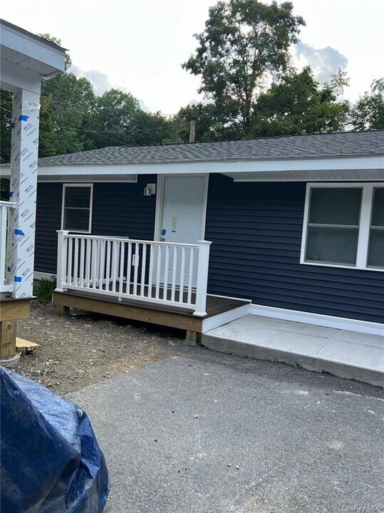 70 New Paltz Rd-Unit -2A in Highland, NY - Building Photo