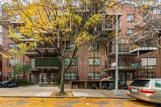 76 S 8th St in Brooklyn, NY - Foto de edificio - Building Photo
