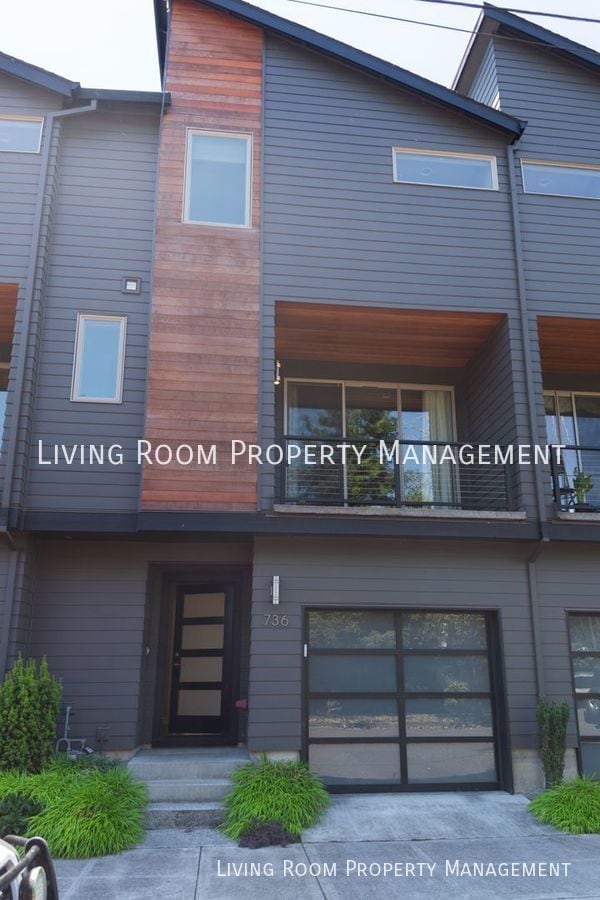 property at 736 N Webster St