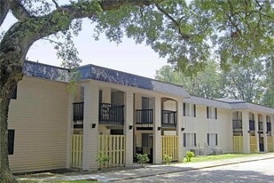 205 Shelton Beach Rd in Saraland, AL - Building Photo