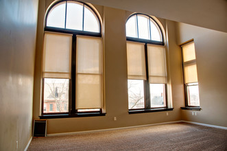 Cathedral Square Lofts in Dubuque, IA - Foto de edificio - Other