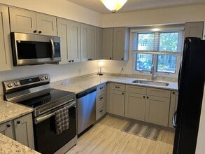 630 Britton Creek Dr in Hendersonville, NC - Building Photo - Building Photo