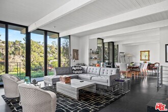 2775 Rinconia Dr in Los Angeles, CA - Building Photo - Building Photo