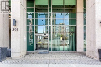 208 Enfield Pl in Mississauga, ON - Building Photo - Building Photo