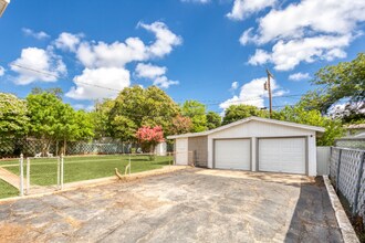 615 Rittiman Rd in San Antonio, TX - Building Photo - Building Photo
