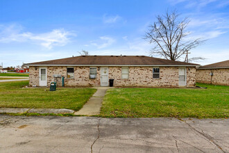 300 Rae Ct in Willard, OH - Building Photo - Building Photo