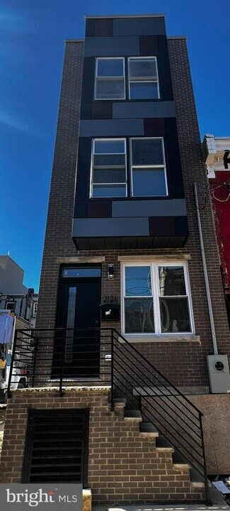 2126 N Darien St in Philadelphia, PA - Building Photo