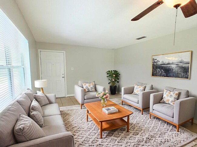 2427 Chase Ave in Sanford, FL - Building Photo - Building Photo