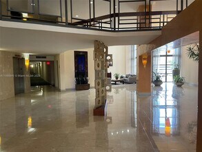 400 Leslie Dr, Unit 1105 in Hallandale Beach, FL - Building Photo - Building Photo